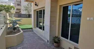 Szeregowiec w Dubaj, Emiraty Arabskie