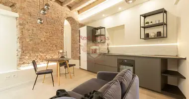 3 bedroom apartment in Milan, Italy