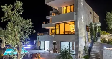 Villa 5 bedrooms with Double-glazed windows, with Balcony, with Furnitured in Đenovići, Montenegro