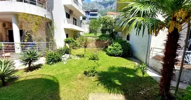 Apartamento 4 habitaciones en Risan, Montenegro