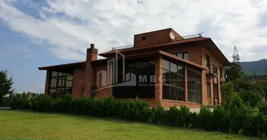 Villa 4 bedrooms with Furnitured, with Central heating, with Asphalted road in Georgia