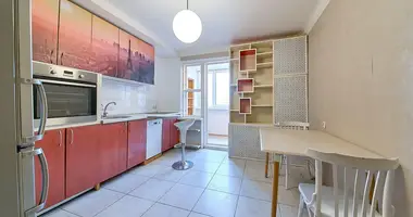 Apartamento 3 habitaciones en Minsk, Belarús