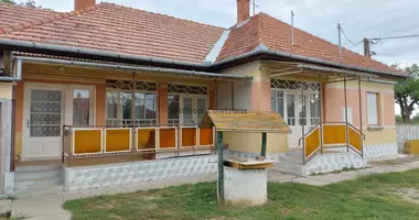 5 room house in Nagykatai jaras, Hungary