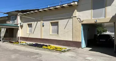 Дом 6 комнат с мебелью, с гаражом, с центральным отоплением в Ташкент, Узбекистан