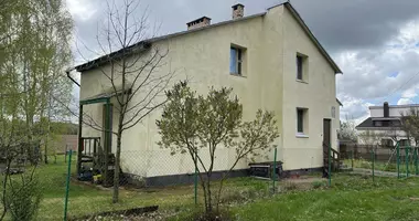 Dom w Papiarnianski sielski Saviet, Białoruś
