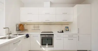 Commercial property 116 m² in Warsaw, Poland
