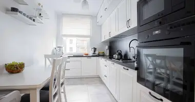Квартира 3 комнаты в Варшава, Польша
