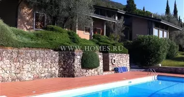 4 bedroom house in Italy