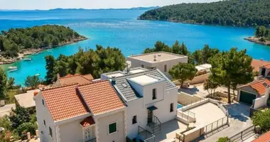 Villa 5 bedrooms in Opcina Postira, Croatia