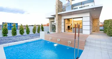 Villa  mit Terrasse, mit Garten, mit Privatpool in Los Alcazares, Spanien