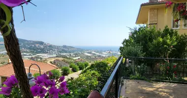 Villa 4 rooms with Sea view, with Mountain view, with Меблированная in Alanya, Turkey
