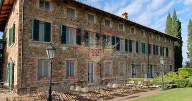 Commercial property 4 000 m² in Grosseto, Italy