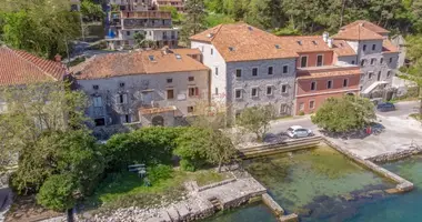 5 bedroom house in Prcanj, Montenegro