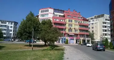 Mieszkanie 3 pokoi w Izgrev, Bułgaria