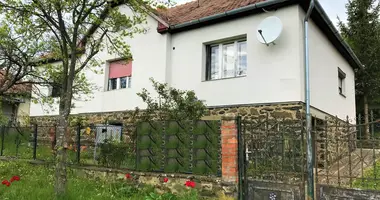 4 room house in Holloko, Hungary