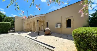 3 bedroom house in Chloraka, Cyprus