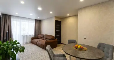 Apartamento 3 habitaciones en Minsk, Bielorrusia