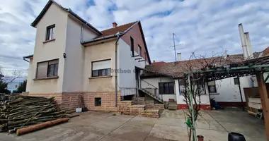 8 room house in Cegled, Hungary