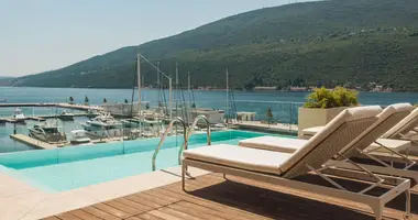Apartamento 6 habitaciones en Kumbor, Montenegro