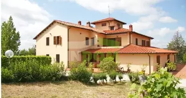 Commercial property 1 000 m² in Tuscany, Italy