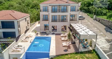 Villa  mit Meerblick, mit Schwimmbad, mit Wi-Fi in Rijeka-Rezevici, Montenegro