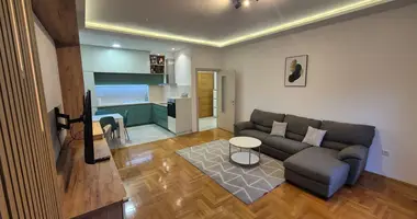 Apartamento 1 habitacion con aparcamiento, con Vista de la ciudad en Tivat, Montenegro