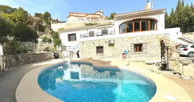 Villa  mit Garage, mit Garten in Calp, Spanien