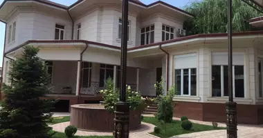 Дом 7 комнат с мебелью, с кондиционером, с гаражом в Мирзо-Улугбекский район, Узбекистан