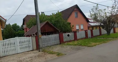 7 room house in Gardony, Hungary