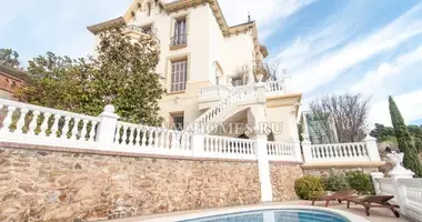 Villa  mit Möbliert, mit Klimaanlage, mit Garage in Barcelona, Spanien