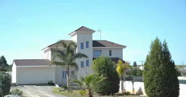 4 bedroom house in Palaiometocho, Cyprus