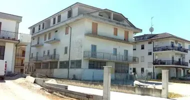 Casa 22 habitaciones en Terni, Italia