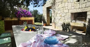 Villa  mit Parkplatz, mit Klimaanlage, mit Meerblick in Arzachena, Italien