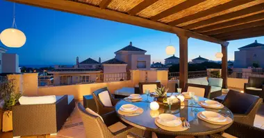 4 bedroom apartment in Ricmar, Spain