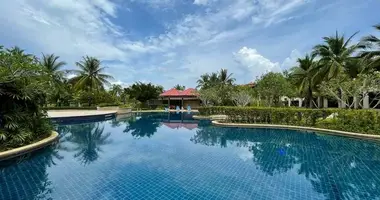 Reihenhaus  mit Schwimmbad, mit Sprudelbad in Phuket, Thailand