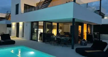 4 bedroom house in Finestrat, Spain