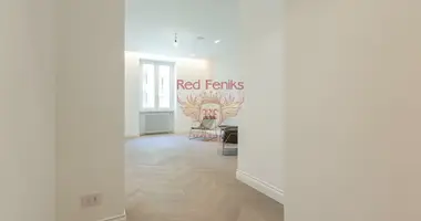 3 bedroom apartment in Milan, Italy