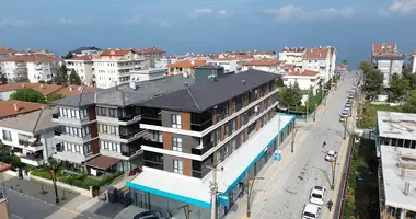 Wohnung 4 zimmer in Ciftlikkoey, Türkei