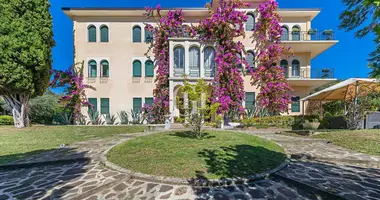 Villa 10 chambres avec Véranda, avec doroga road dans Salo, Italie