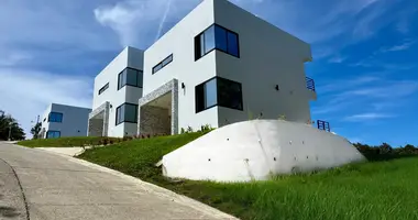 3 bedroom house in French Harbour, Honduras