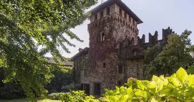 Zamek 6 pokojów w Bergamo, Włochy