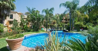 3 bedroom apartment in Estepona, Spain