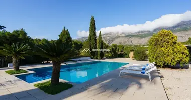 Villa  mit Terrasse, mit Yard, mit Zentralheizung in Altea, Spanien