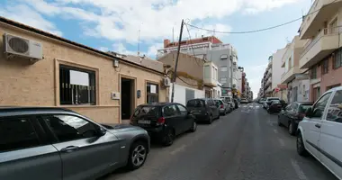 Reihenhaus  mit Lagerraum, mit Untergeschoss, In der Nähe von Geschäften in Torrevieja, Spanien