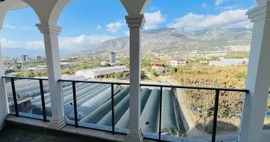 2 bedroom apartment in Mahmutlar, Turkey