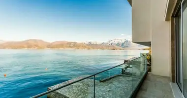 Villa  con Junto al mar en Krasici, Montenegro