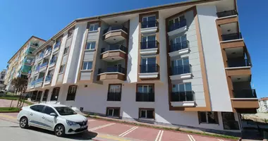 Apartamento 3 habitaciones con balcón, con estacionamiento, con con reparación en Altindag, Turquía
