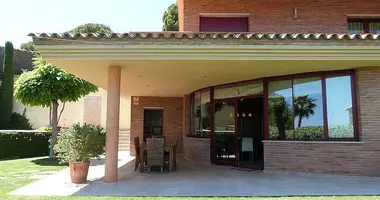 Dom 5 pokojów w Premia de Dalt, Hiszpania