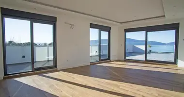 Apartamento 3 habitaciones en Tivat, Montenegro