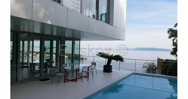 Villa 4 rooms in Grad Rijeka, Croatia